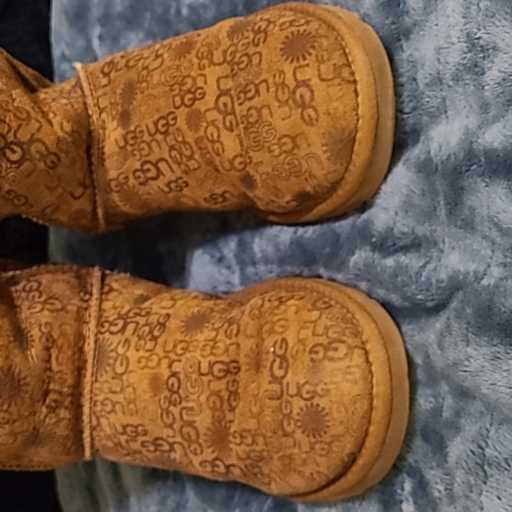 UGGS authentic - Picture 13 of 16